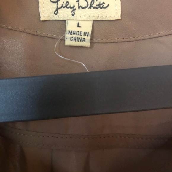 💙 NWT LILY WHITE TOP BLOUSE - Picture 2 of 11